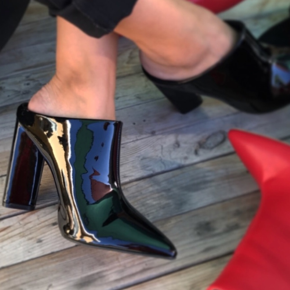 Adorable black high heel mules 🎩🖤